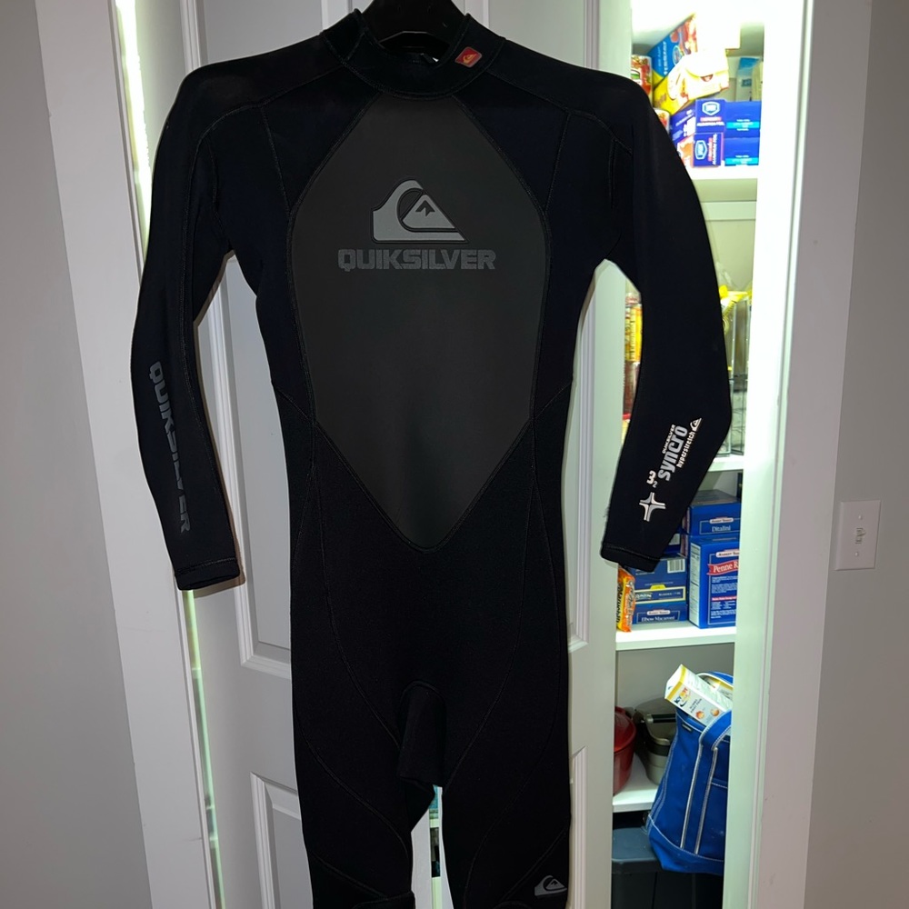 Quiksilver wetsuit gently used
